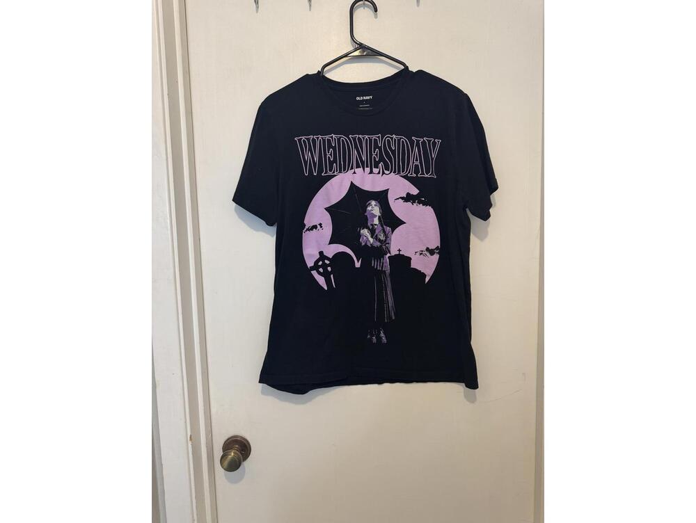 Old Navy Wednesday Graphic Black T-Shirt Large